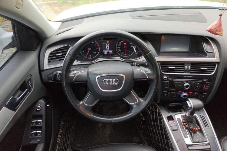 Used Audi A4L 2015 30 TFSI Automatic Comfort Model Steering Wheel