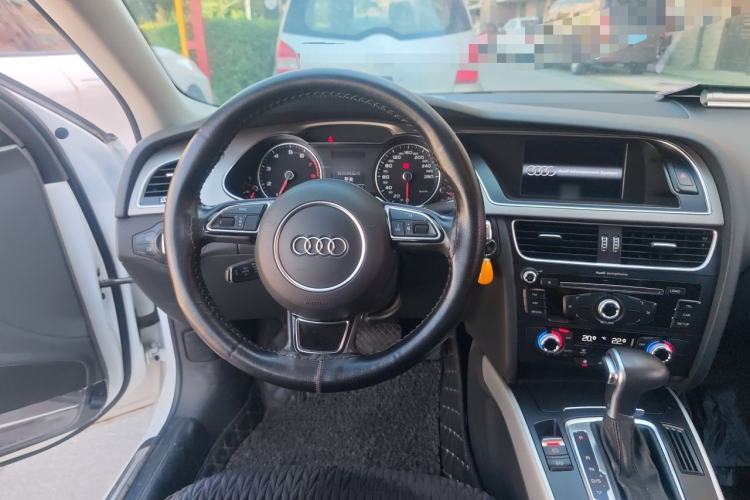 Used Audi A4L 2015 35 TFSI Automatic Standard Model Steering Wheel