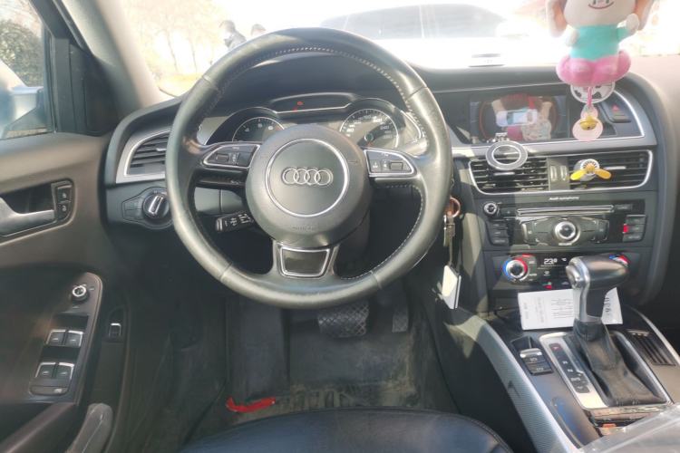 Used Audi A4L 2015 35 TFSI Automatic Standard Model Steering Wheel
