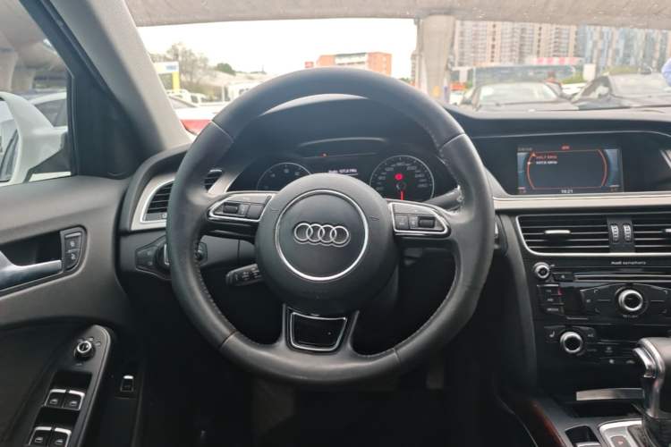 Used Audi A4L 2015 35 TFSI Millionth Anniversary Comfort Edition Steering Wheel