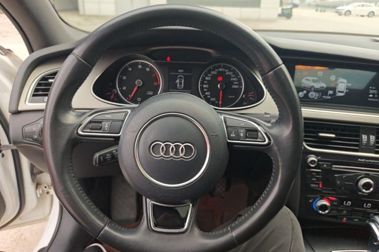 Used Audi A4L 2015 35 TFSI Automatic Comfort Model Steering Wheel