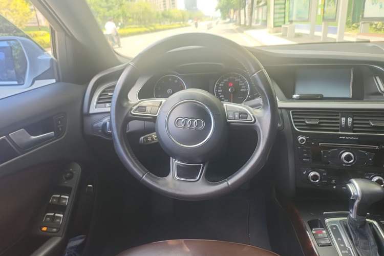 Used Audi A4L 2015 35 TFSI Automatic Comfort Model Steering Wheel