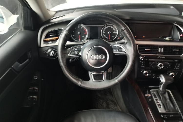 Used Audi A4L 2015 35 TFSI Automatic Comfort Model Steering Wheel