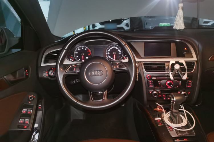 Used Audi A4L 2015 35 TFSI Automatic Comfort Model Steering Wheel