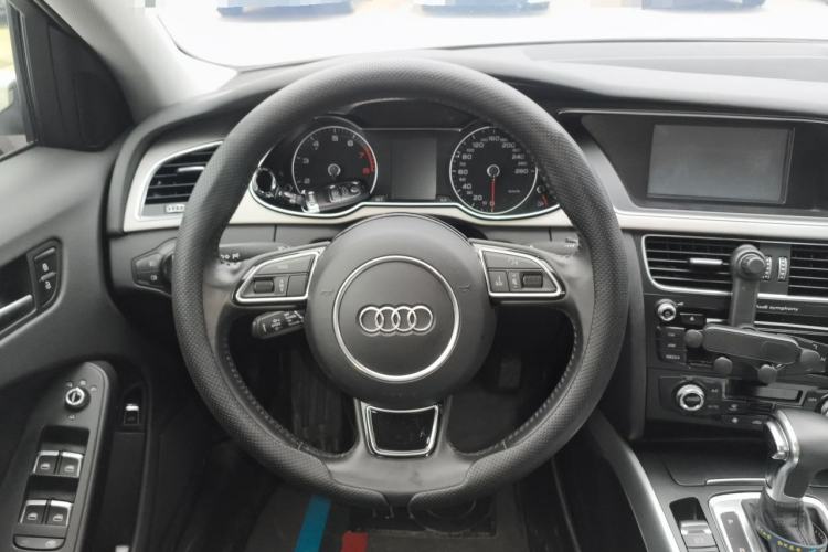 Used Audi A4L 2015 35 TFSI Automatic Standard Model Steering Wheel