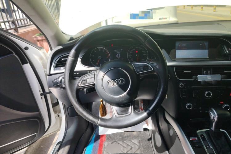 Used Audi A4L 2015 35 TFSI Automatic Standard Model Steering Wheel