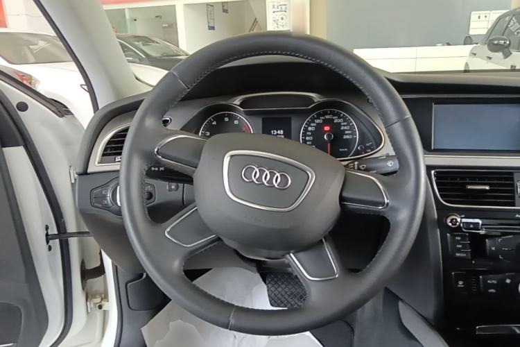 Used Audi A4L 2015 30 TFSI Automatic Comfort Model Steering Wheel