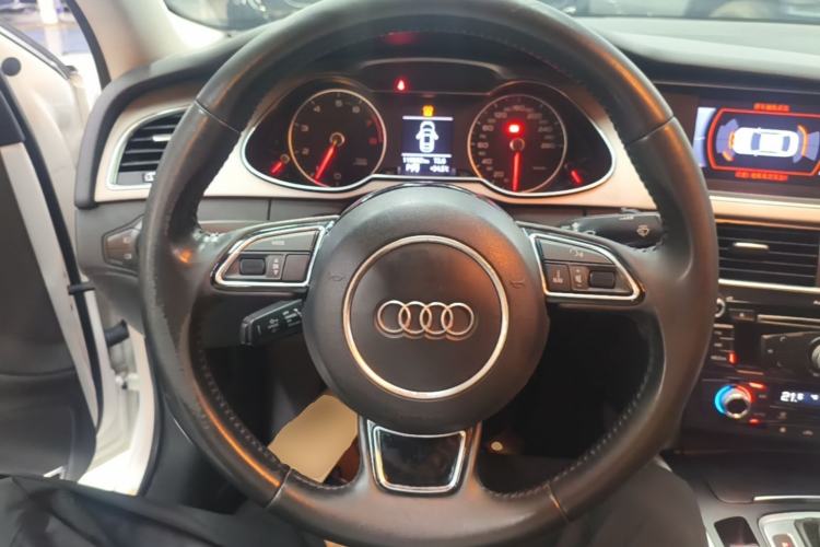 Used Audi A4L 2015 35 TFSI Automatic Standard Model Steering Wheel