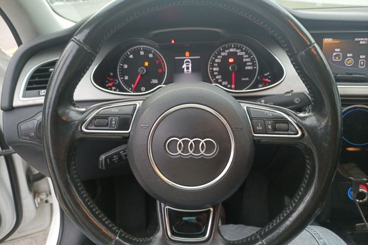 Used Audi A4L 2015 35 TFSI Automatic Standard Model Steering Wheel