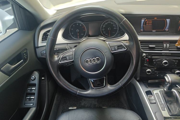 Used Audi A4L 2015 35 TFSI Automatic Standard Model Steering Wheel