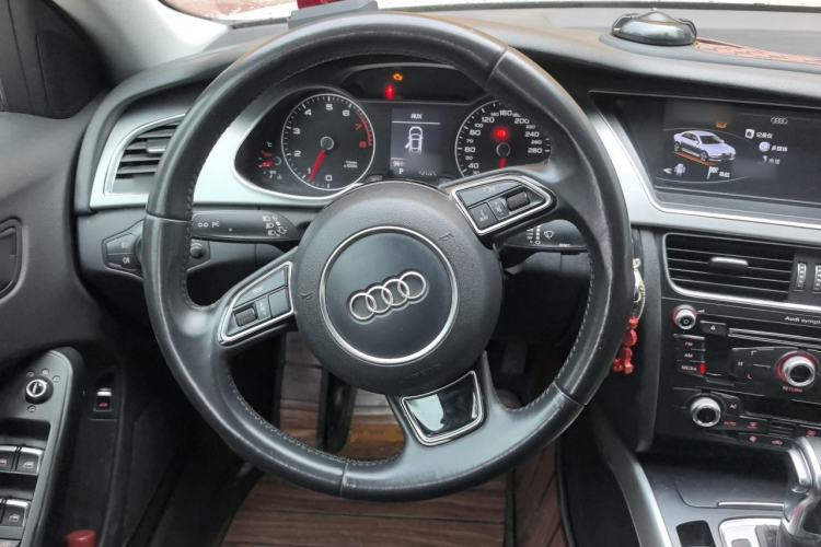 Used Audi A4L 2015 35 TFSI Automatic Standard Model Steering Wheel