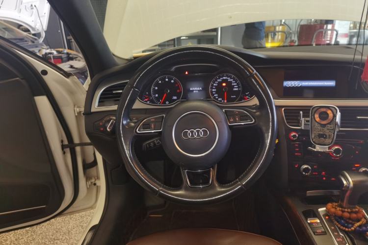 Used Audi A4L 2015 35 TFSI Automatic Comfort Model Steering Wheel
