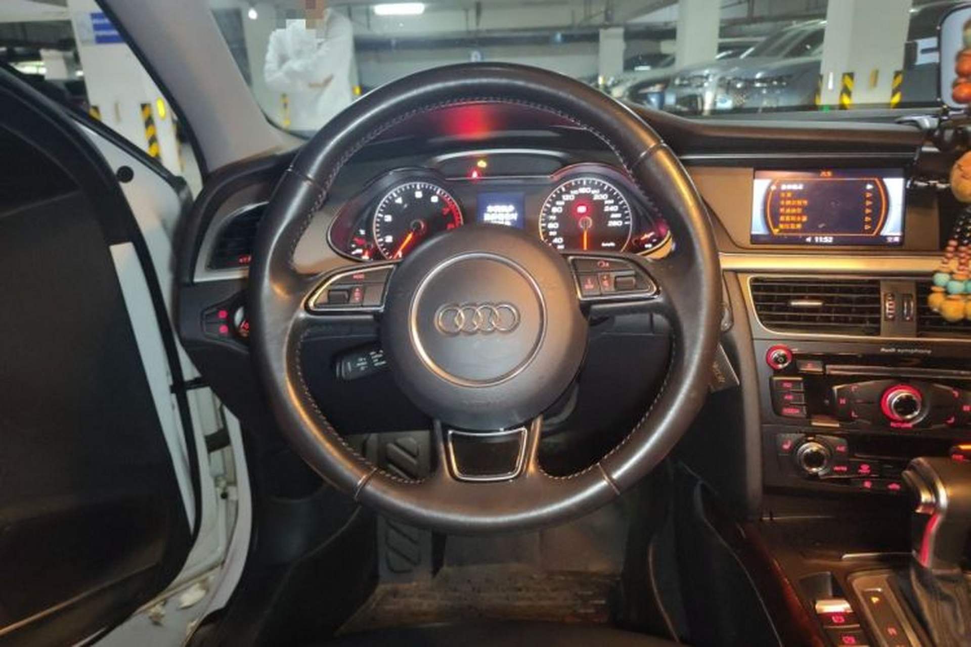 Used Audi A4L 2015 35 TFSI Automatic Comfort Model Steering Wheel