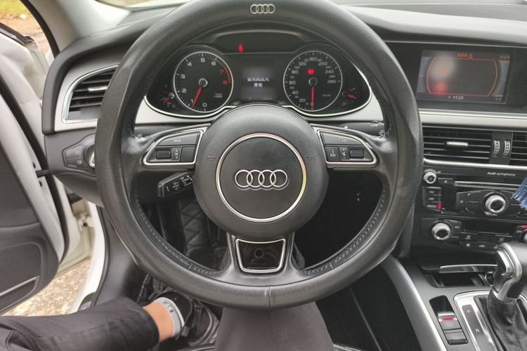 Used Audi A4L 2015 35 TFSI Automatic Standard Model Steering Wheel