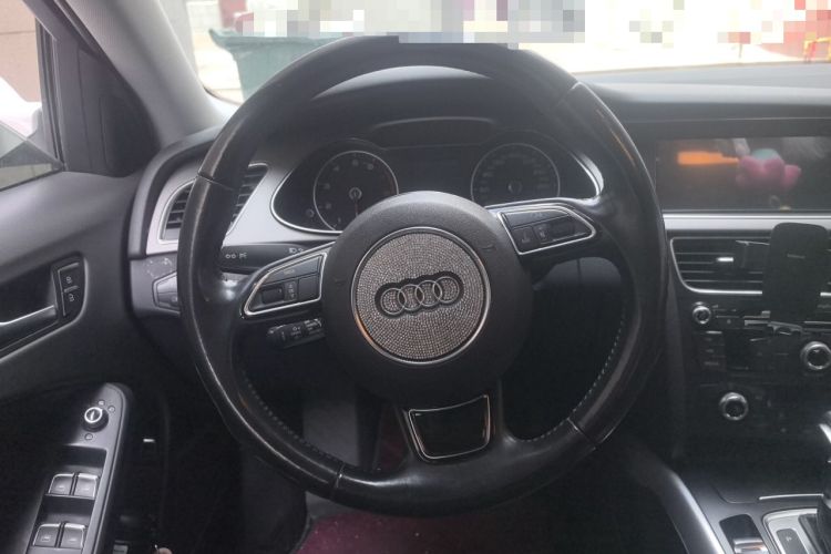 Used Audi A4L 2015 35 TFSI Automatic Standard Model Steering Wheel