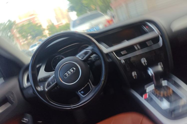 Used Audi A4L 2015 35 TFSI Automatic Standard Model Steering Wheel
