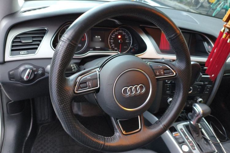 Used Audi A4L 2015 35 TFSI Automatic Standard Model Steering Wheel