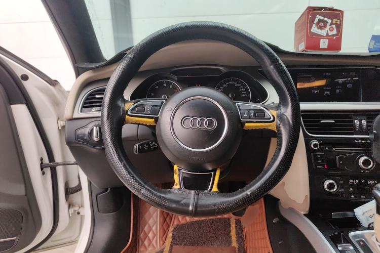 Used Audi A4L 2015 35 TFSI Automatic Standard Model Steering Wheel