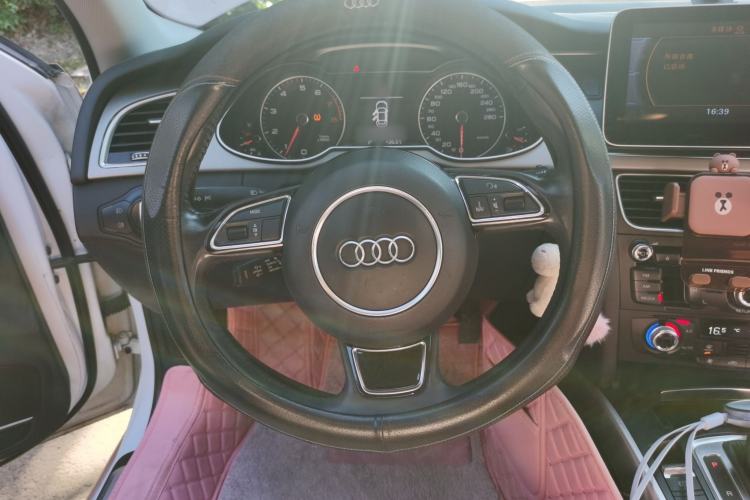 Used Audi A4L 2015 35 TFSI Automatic Standard Model Steering Wheel