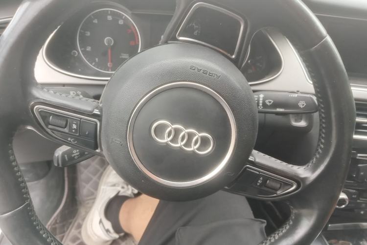 Used Audi A4L 2015 35 TFSI Automatic Comfort Model Steering Wheel