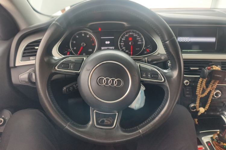 Used Audi A4L 2015 35 TFSI Automatic Comfort Model Steering Wheel