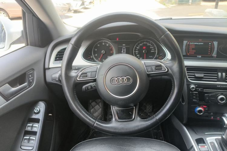 Used Audi A4L 2015 35 TFSI Automatic Comfort Model Steering Wheel