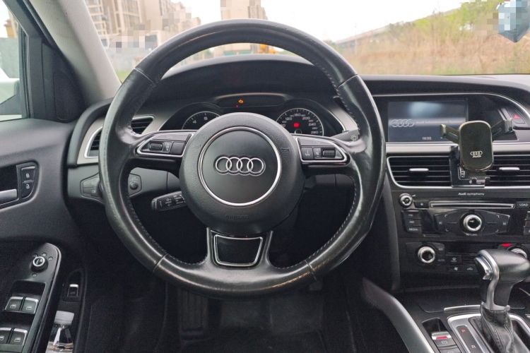 Used Audi A4L 2015 35 TFSI Automatic Standard Model Steering Wheel