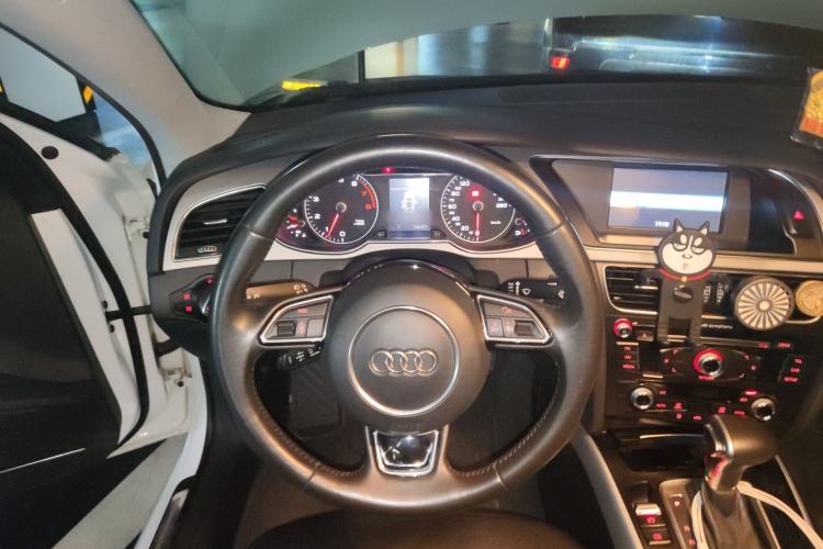 Used Audi A4L 2015 35 TFSI Automatic Standard Model Steering Wheel