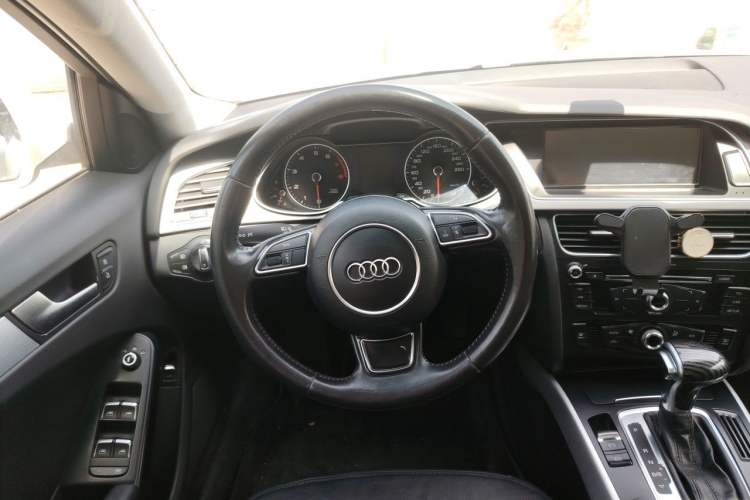 Used Audi A4L 2015 30 TFSI Automatic Comfort Model Steering Wheel