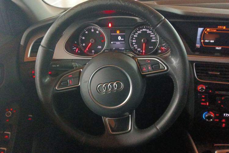 Used Audi A4L 2015 35 TFSI Automatic Standard Model Steering Wheel