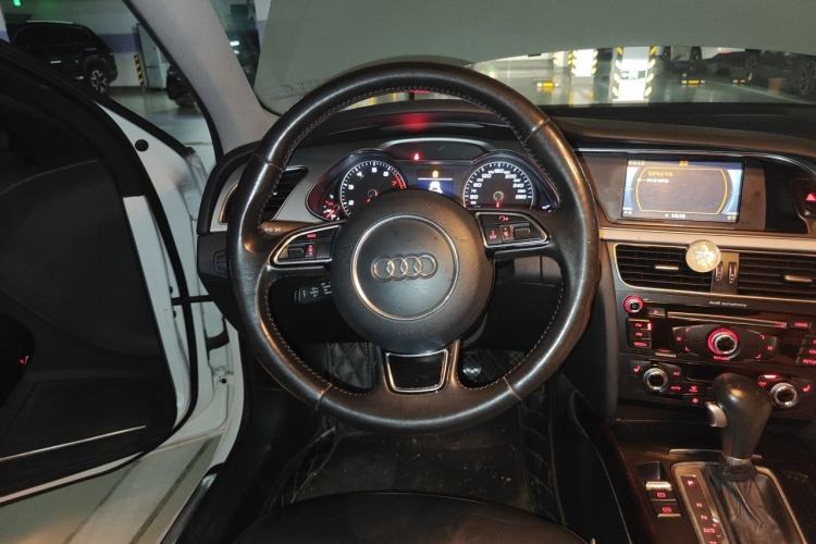 Used Audi A4L 2015 35 TFSI Automatic Comfort Model Steering Wheel
