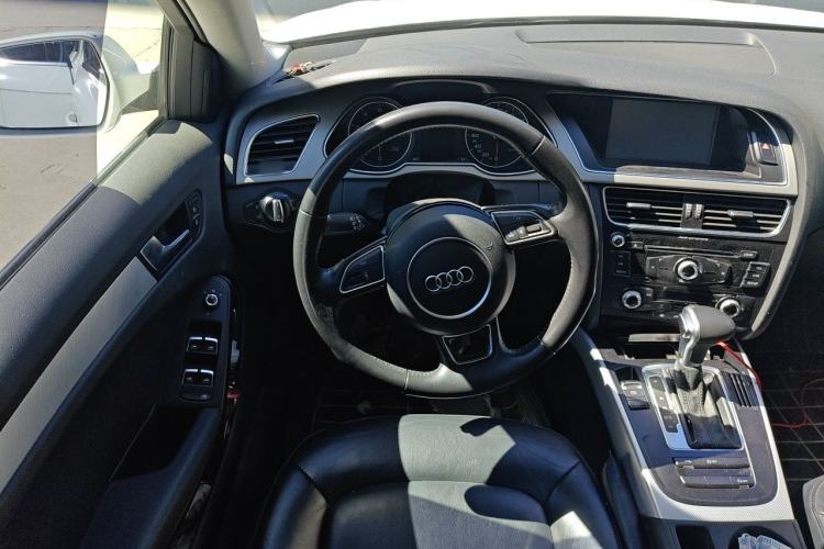 Used Audi A4L 2015 35 TFSI Automatic Standard Model Steering Wheel