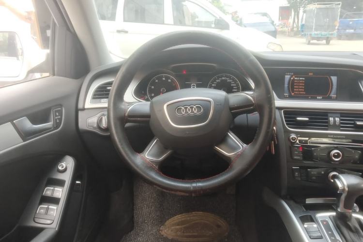Used Audi A4L 2015 30 TFSI Automatic Comfort Model Steering Wheel