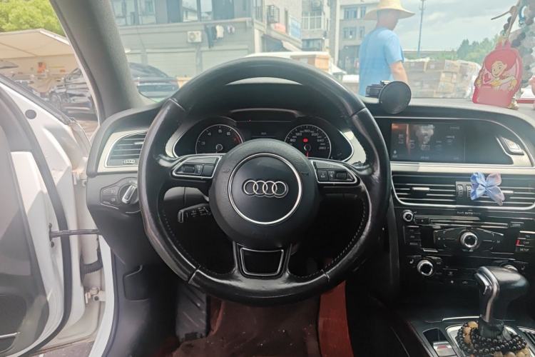 Used Audi A4L 2015 35 TFSI Automatic Comfort Model Steering Wheel