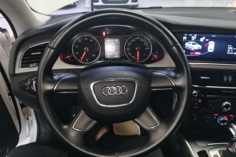 Used Audi A4L 2015 35 TFSI Automatic Standard Model Steering Wheel