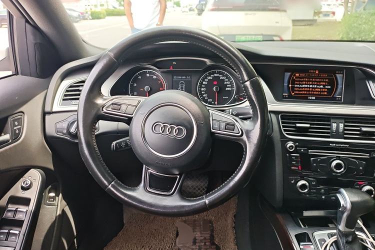 Used Audi A4L 2015 35 TFSI Automatic Comfort Model Steering Wheel