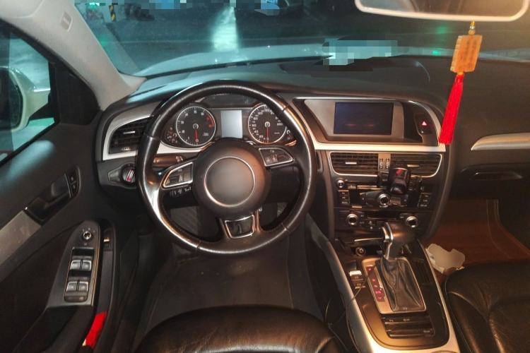 Used Audi A4L 2015 35 TFSI Automatic Standard Model Steering Wheel