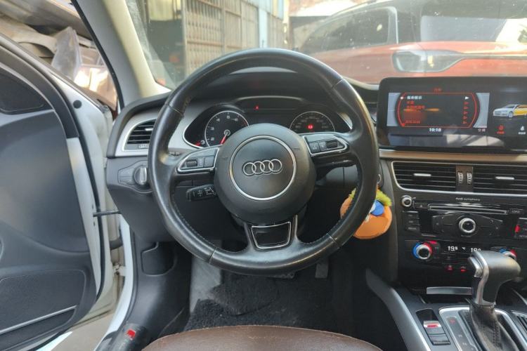 Used Audi A4L 2015 35 TFSI Automatic Standard Model Steering Wheel