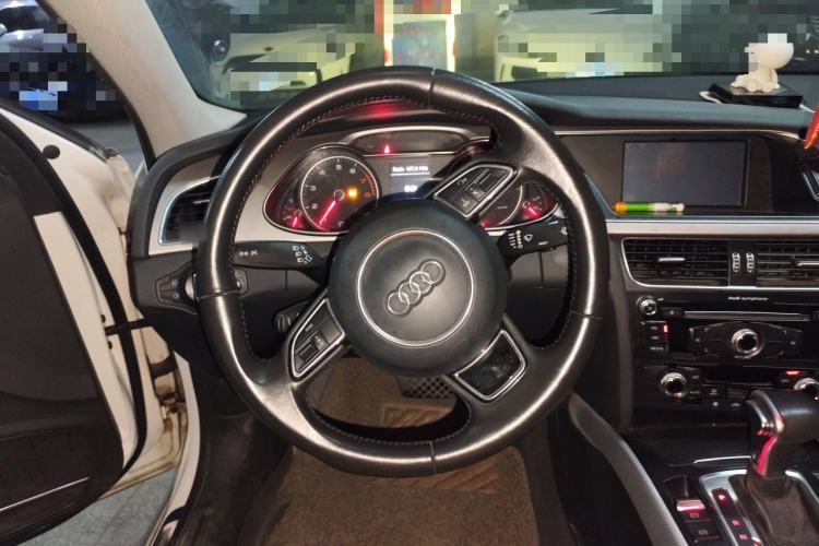 Used Audi A4L 2015 35 TFSI Automatic Standard Model Steering Wheel