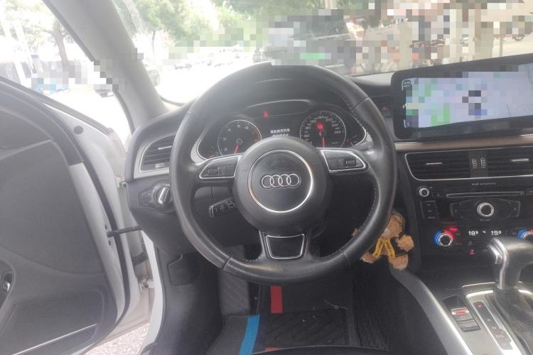 Used Audi A4L 2015 35 TFSI Automatic Standard Model Steering Wheel