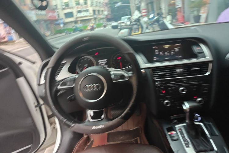 Used Audi A4L 2015 35 TFSI Automatic Comfort Model Steering Wheel