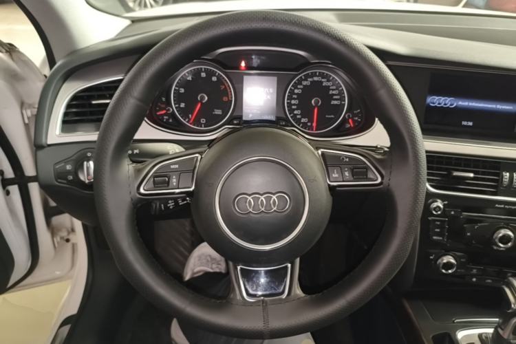 Used Audi A4L 2015 35 TFSI Automatic Comfort Model Steering Wheel