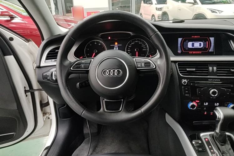 Used Audi A4L 2015 35 TFSI Automatic Standard Model Steering Wheel