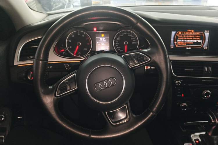 Used Audi A4L 2015 35 TFSI Automatic Comfort Model Steering Wheel