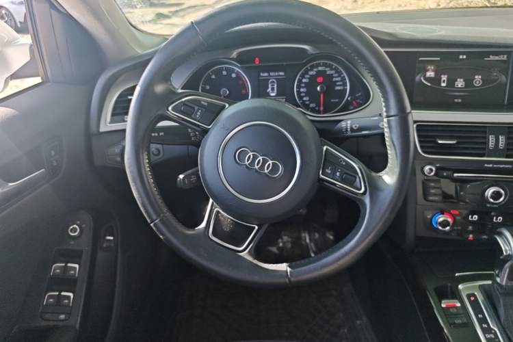 Used Audi A4L 2015 35 TFSI Automatic Comfort Model Steering Wheel