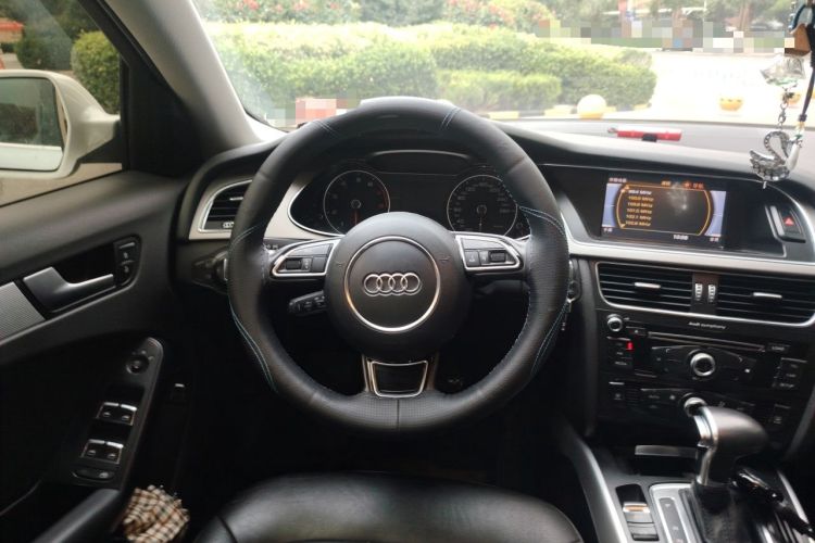 Used Audi A4L 2015 35 TFSI Automatic Standard Model Steering Wheel