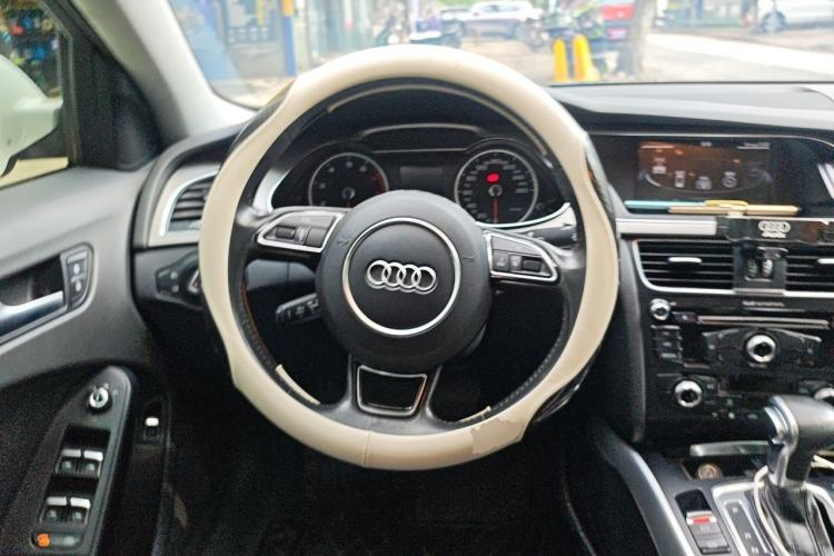 Used Audi A4L 2015 35 TFSI Automatic Standard Model Steering Wheel