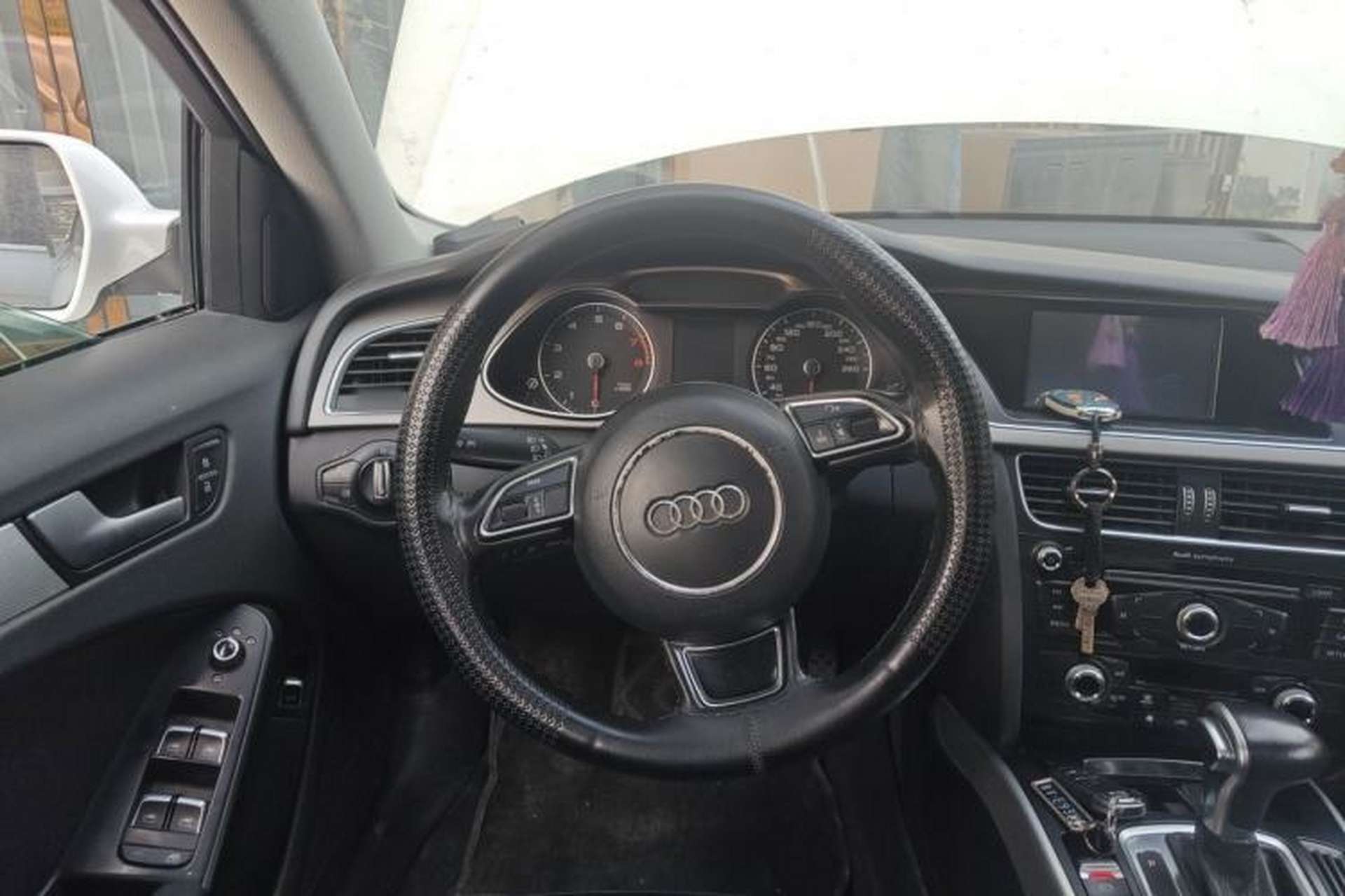 Used Audi A4L 2015 35 TFSI Automatic Comfort Model Steering Wheel