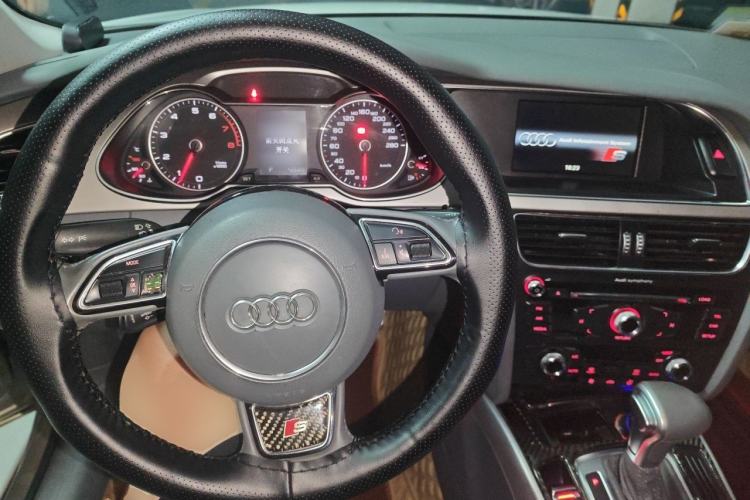 Used Audi A4L 2015 35 TFSI Automatic Standard Model Steering Wheel