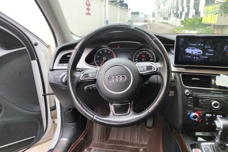 Used Audi A4L 2015 35 TFSI Automatic Comfort Model Steering Wheel